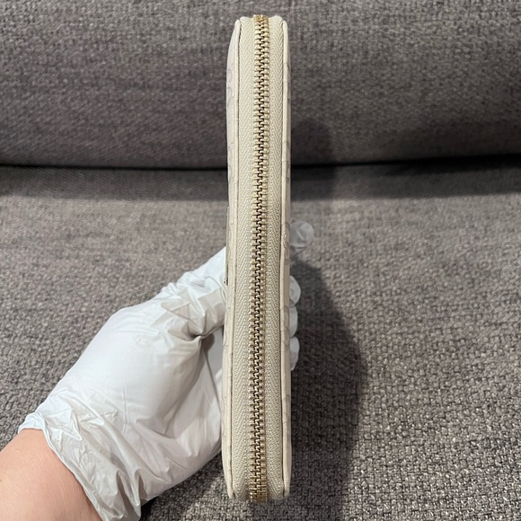 Authentic Gucci Guccissima Ivory Leather long zip around wallet - Picture 5 of 16